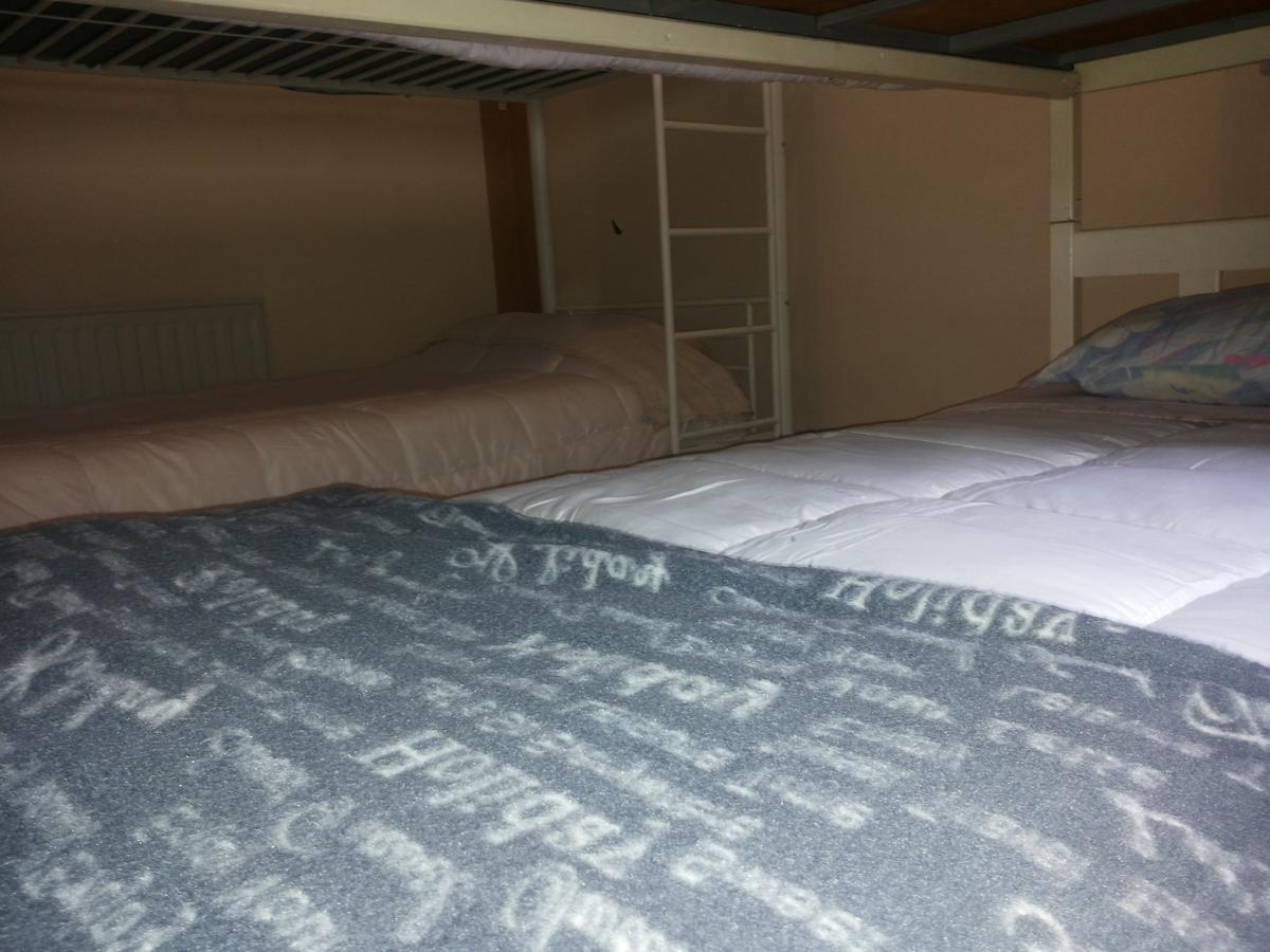 Costas Hostel Action Tseri エクステリア 写真