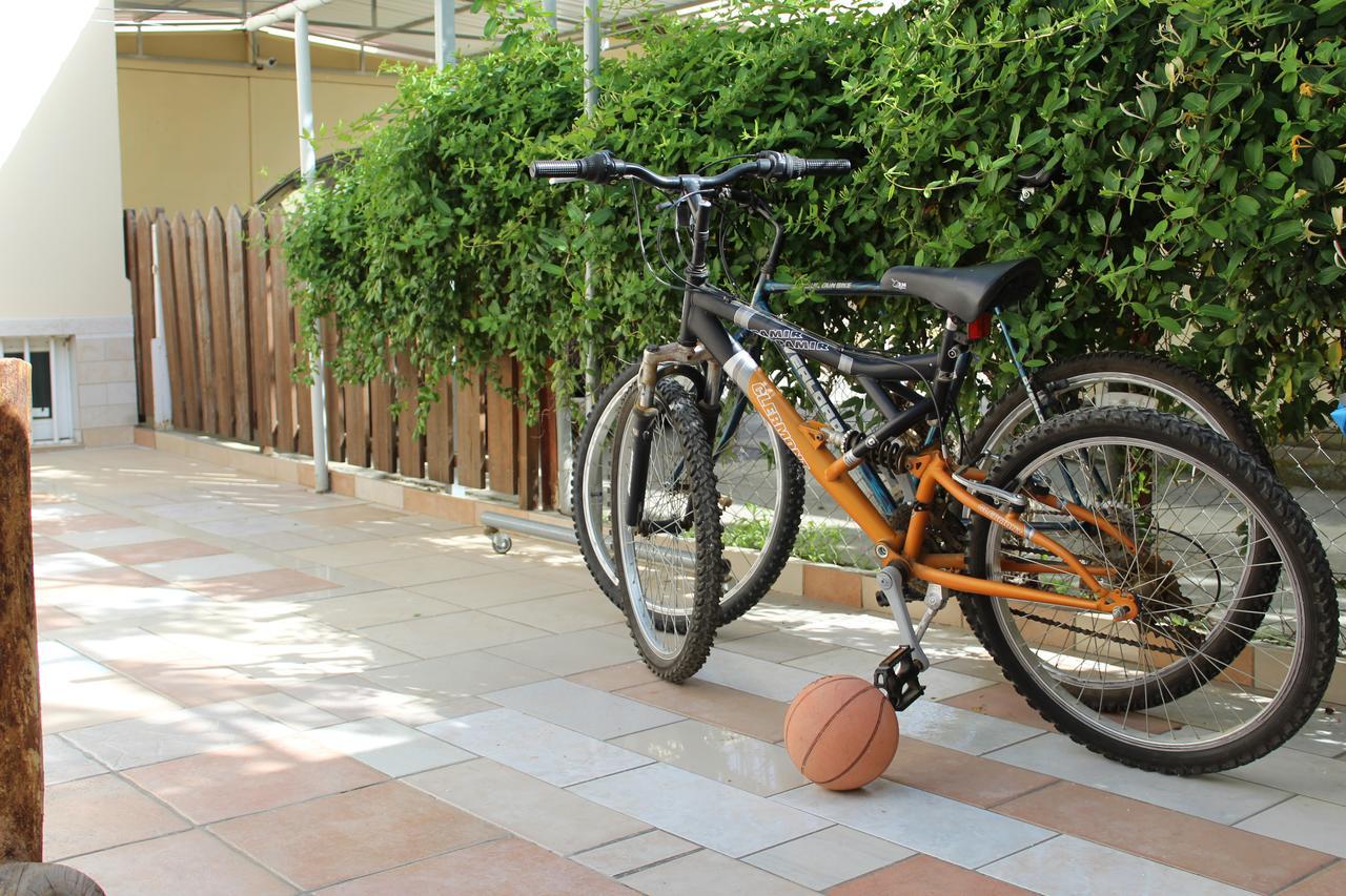 Costas Hostel Action Tseri エクステリア 写真