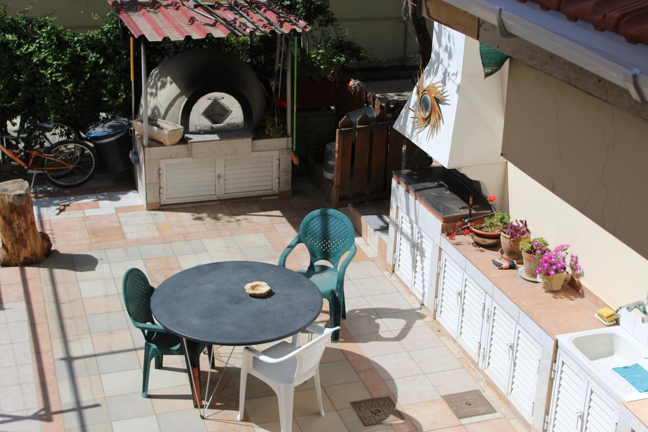 Costas Hostel Action Tseri エクステリア 写真