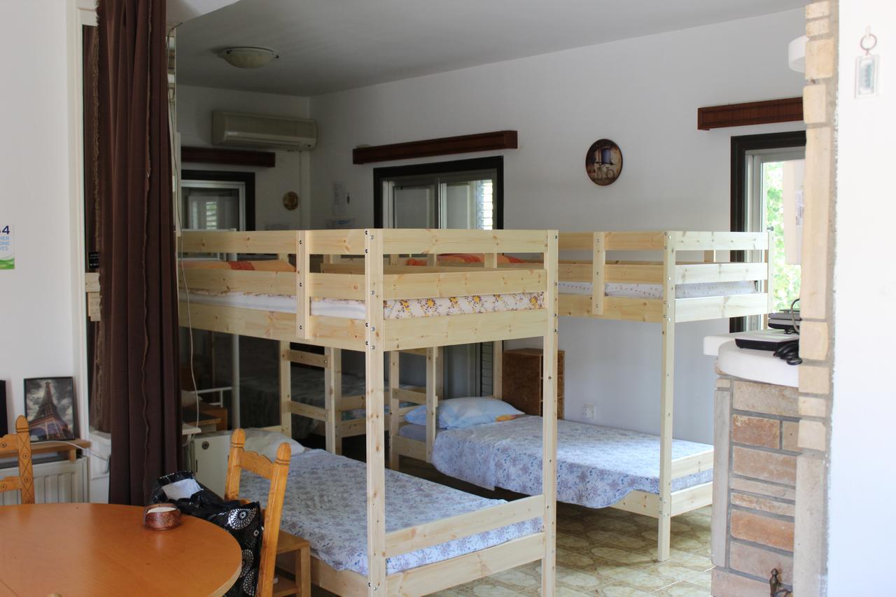 Costas Hostel Action Tseri エクステリア 写真