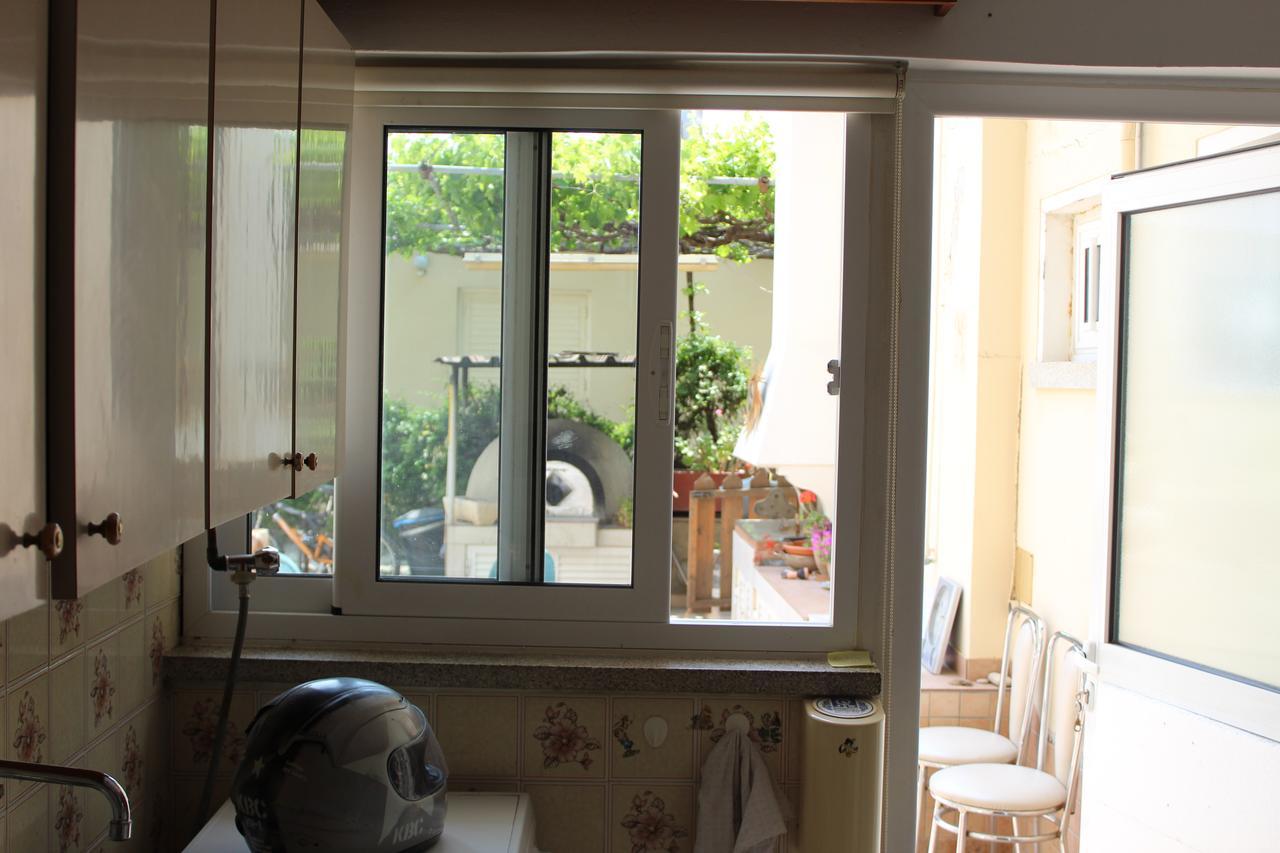 Costas Hostel Action Tseri エクステリア 写真